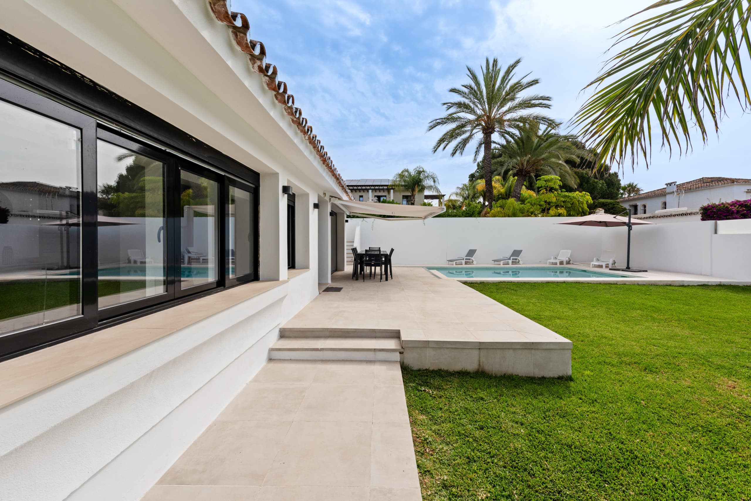 Beautiful villa 250m from the beach - Image 3