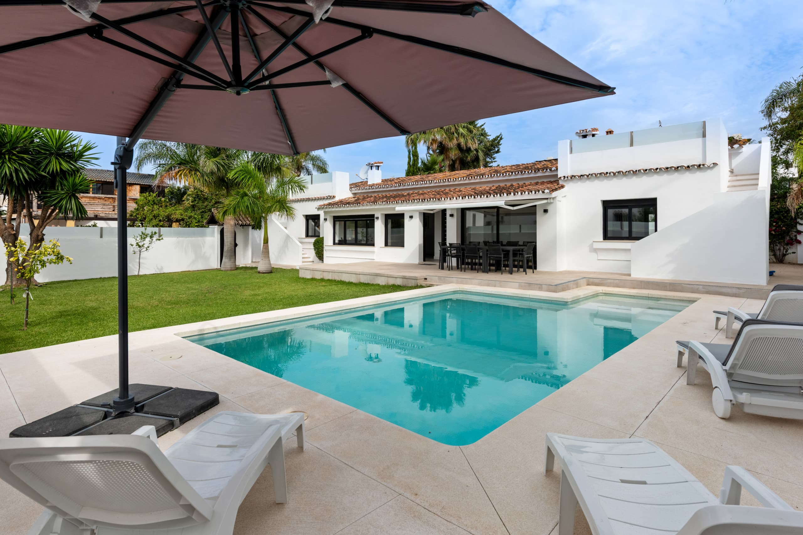 Beautiful villa 250m from the beach - Image 2