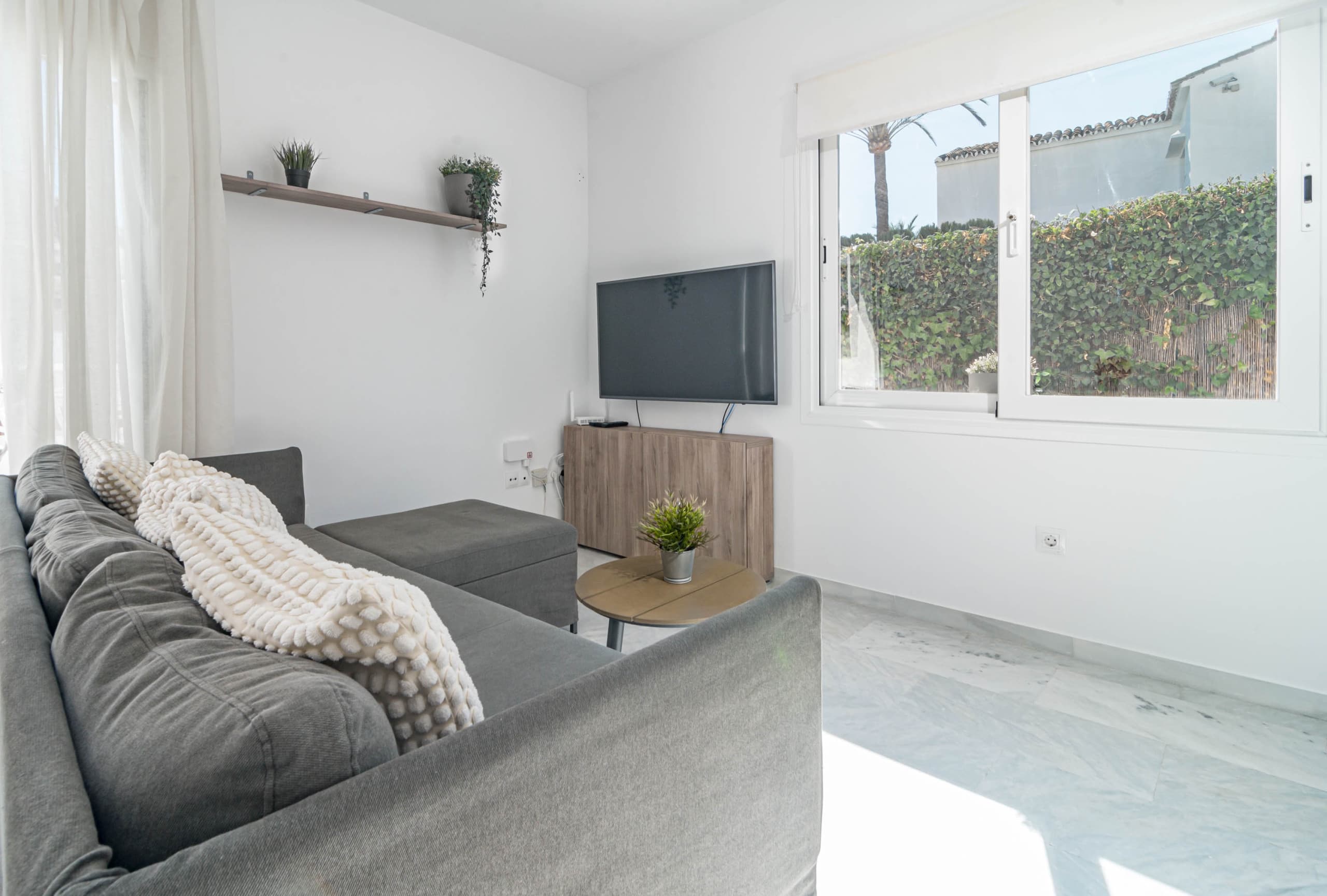 Modern apartment near Puerto Banus - Image 7