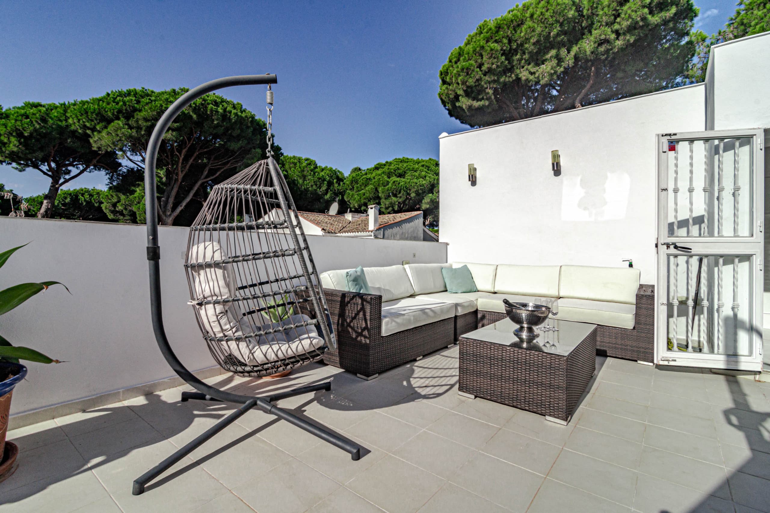 Stylish Beach Townhouse with Rooftop - Image 3