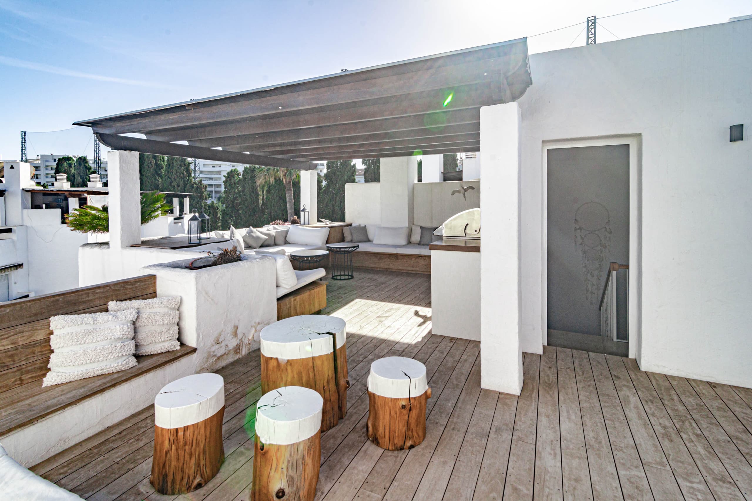 Huge townhouse with private heated pool and rooftop - Image 3