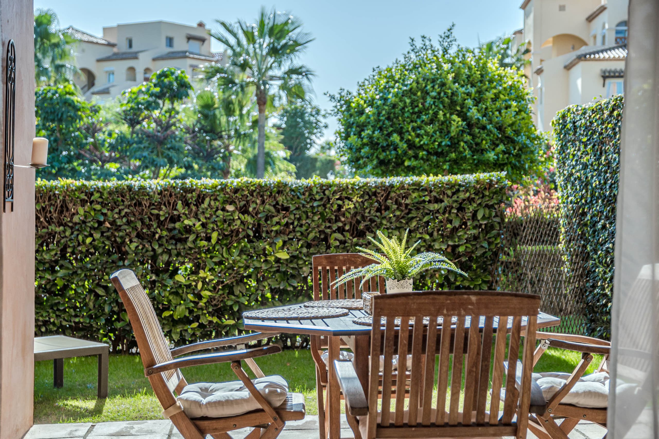 Bright apartment with garden and views - Image 6