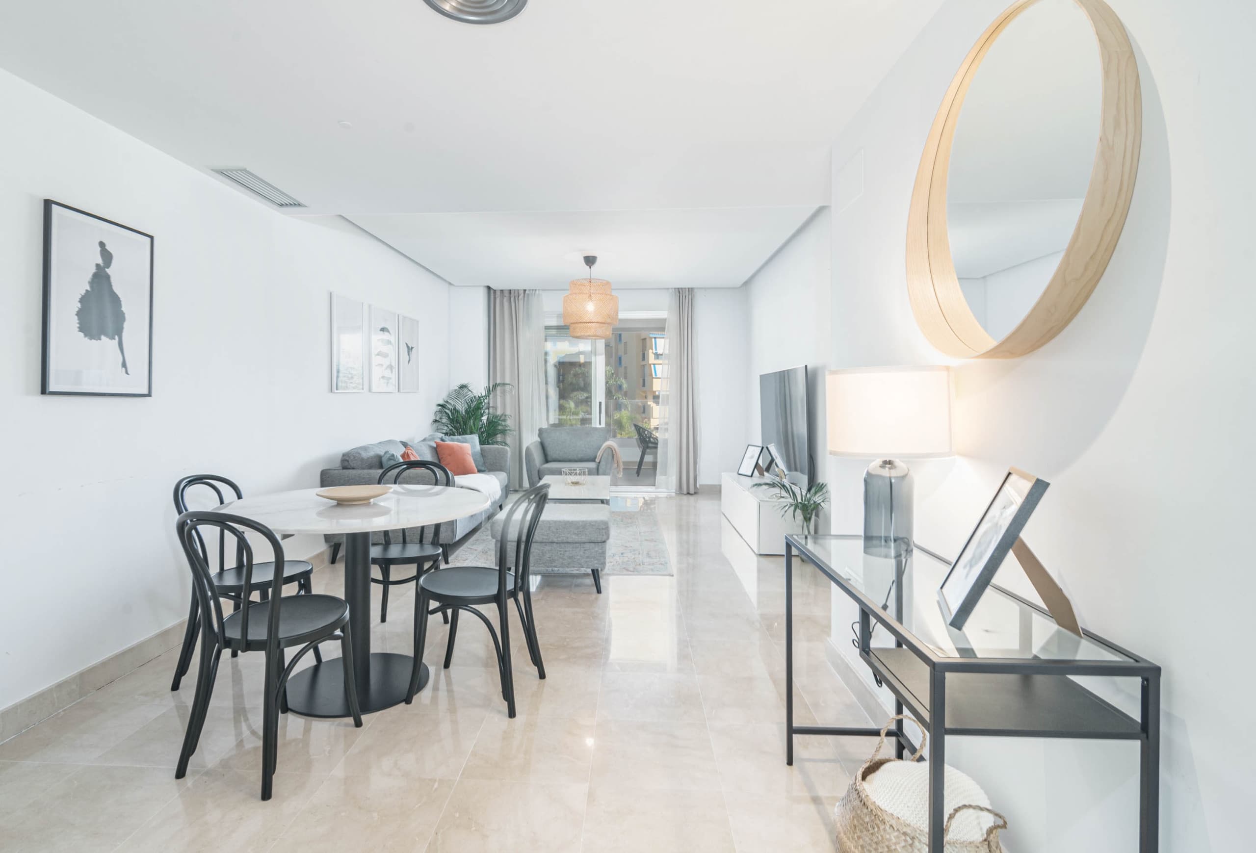 Modern apartment in central San Pedro - Image 2