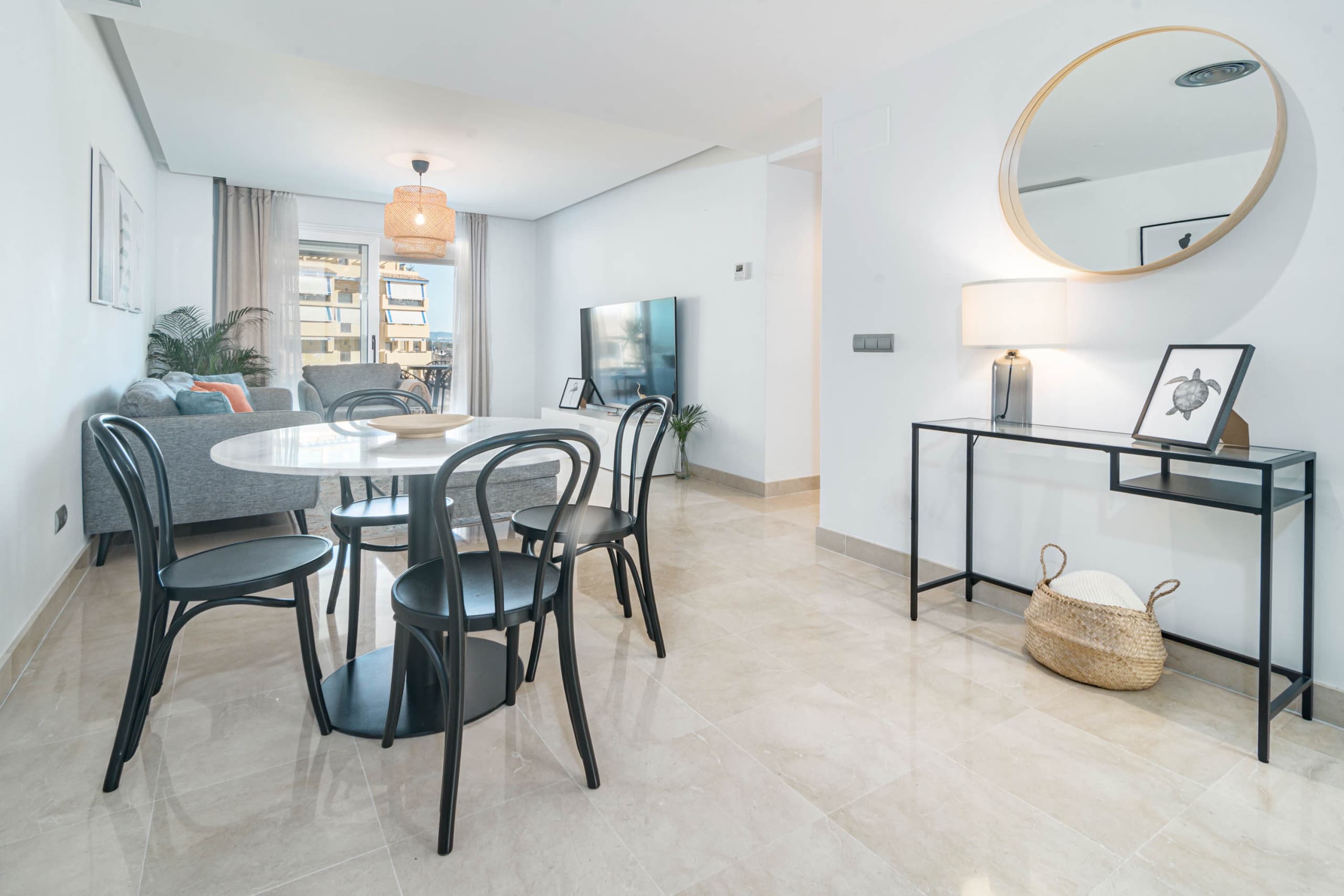 Modern apartment in central San Pedro - Image 3