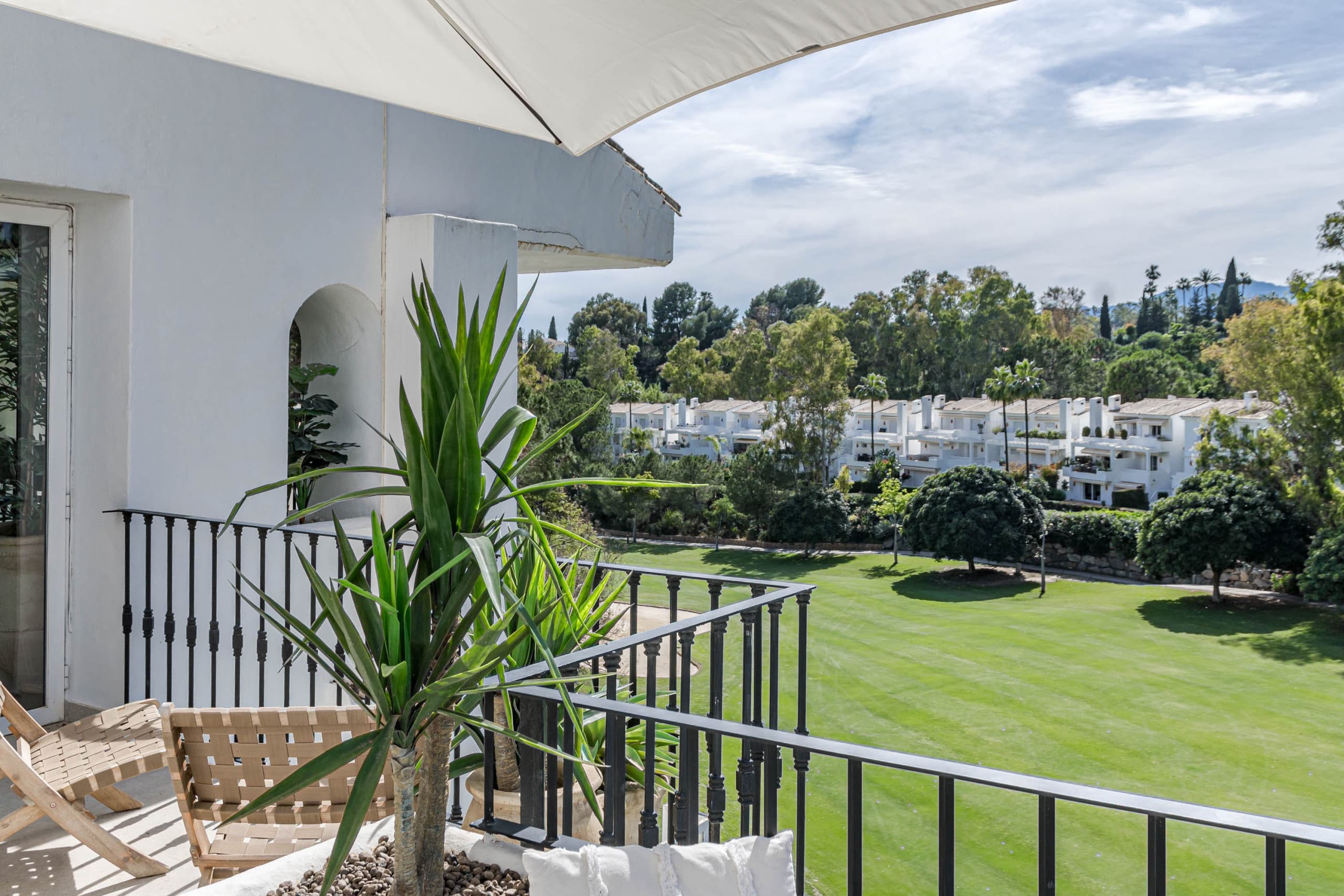 Luxury Duplex with Panoramic Views - Image 3