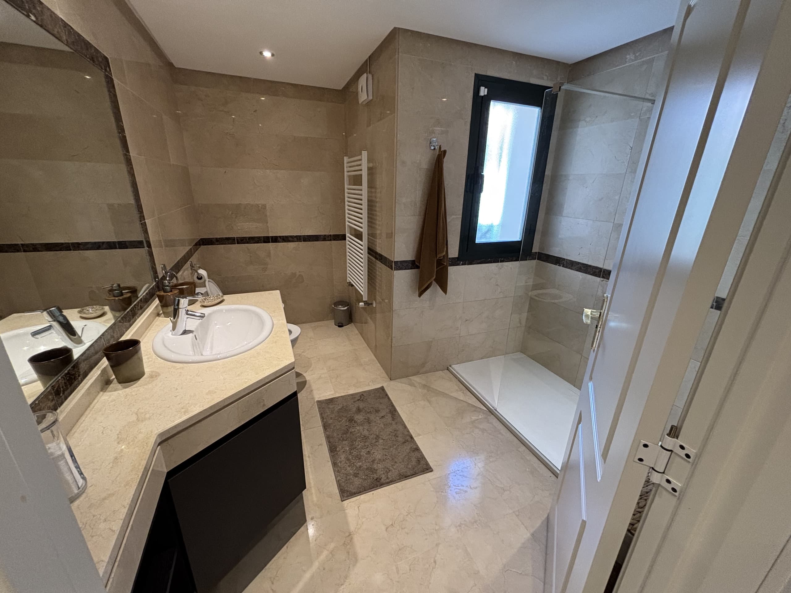 Elegant Marbella Apartment with Terrace & Pool Views - Image 6
