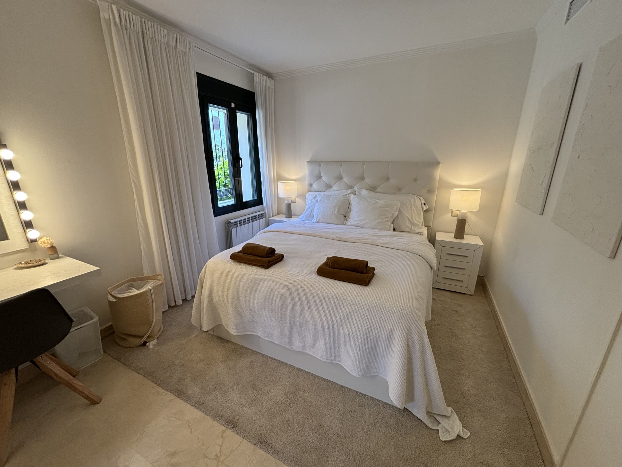 Elegant Marbella Apartment with Terrace & Pool Views - Image 4
