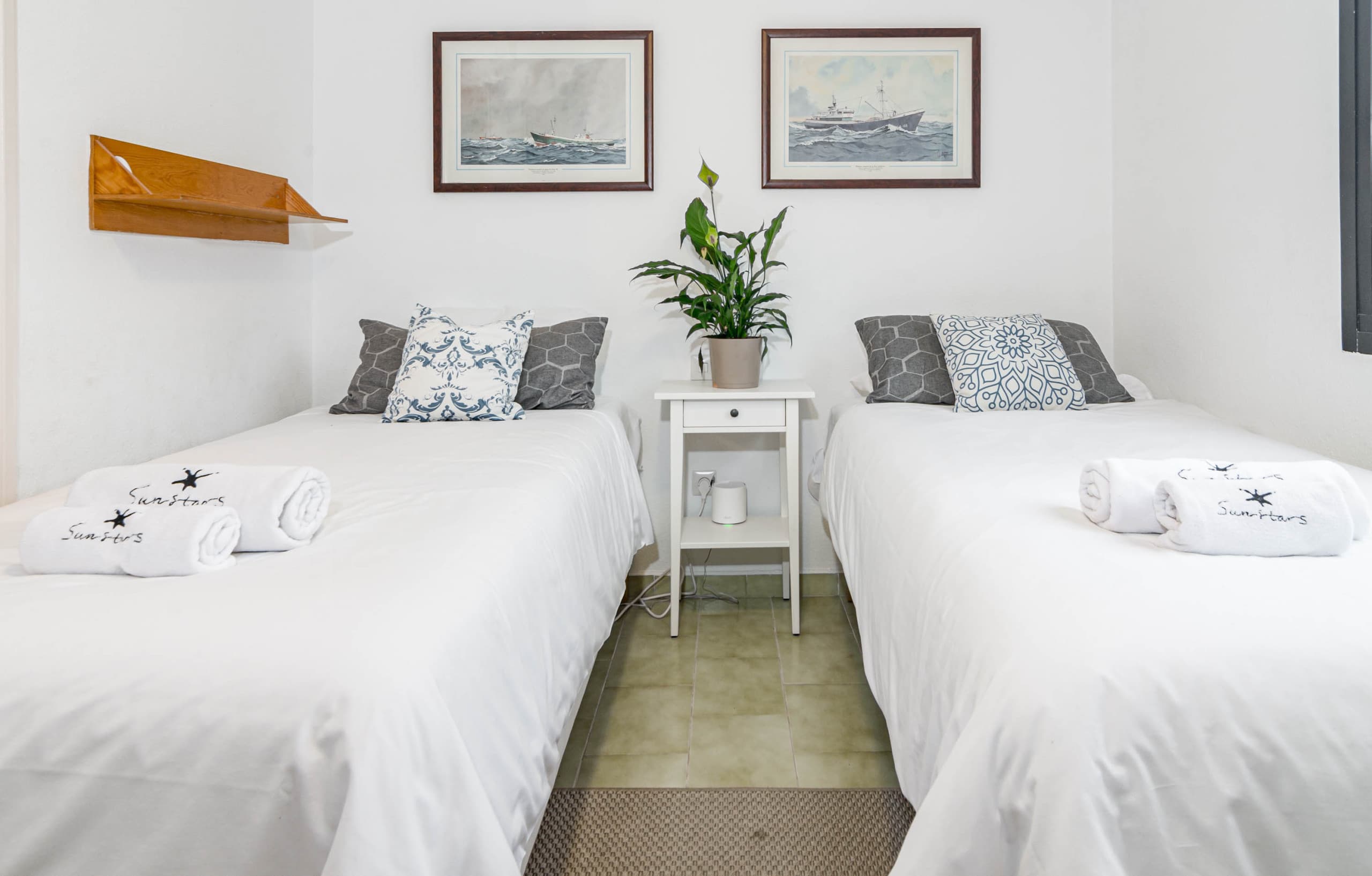 Beach townhouse with rooftop terrace - Image 5
