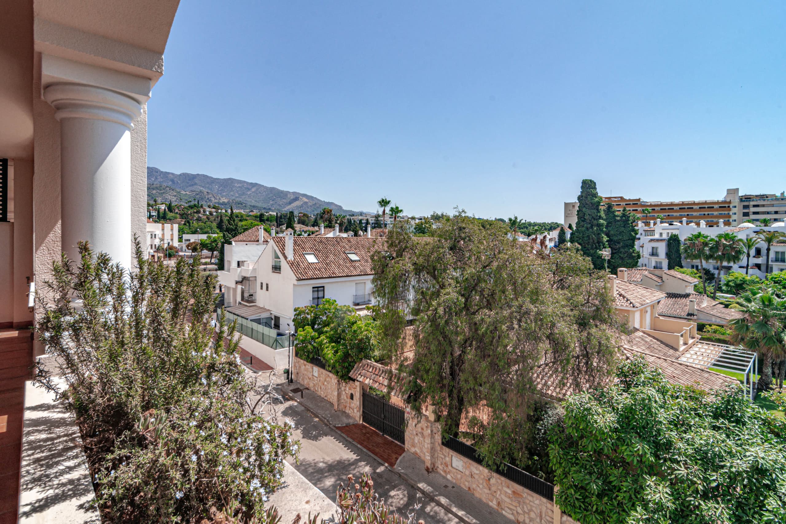 Stunning Marbella Apartment with Sea Views - Image 3