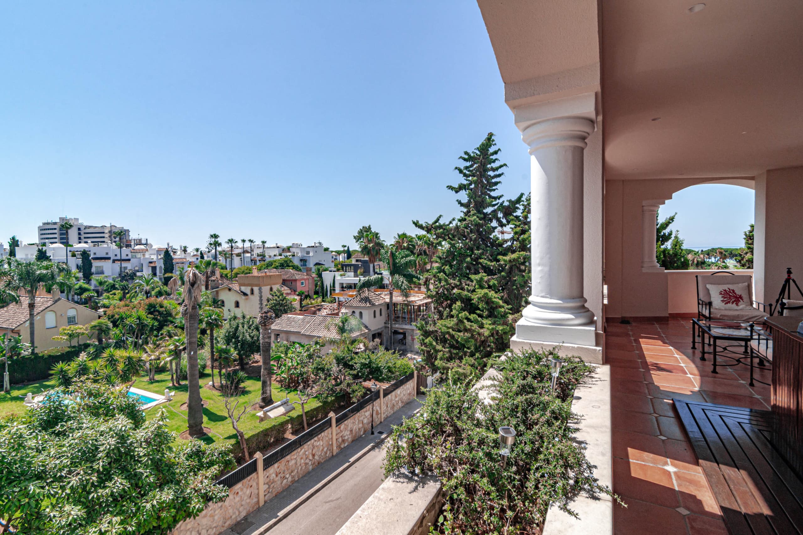 Stunning Marbella Apartment with Sea Views - Image 4