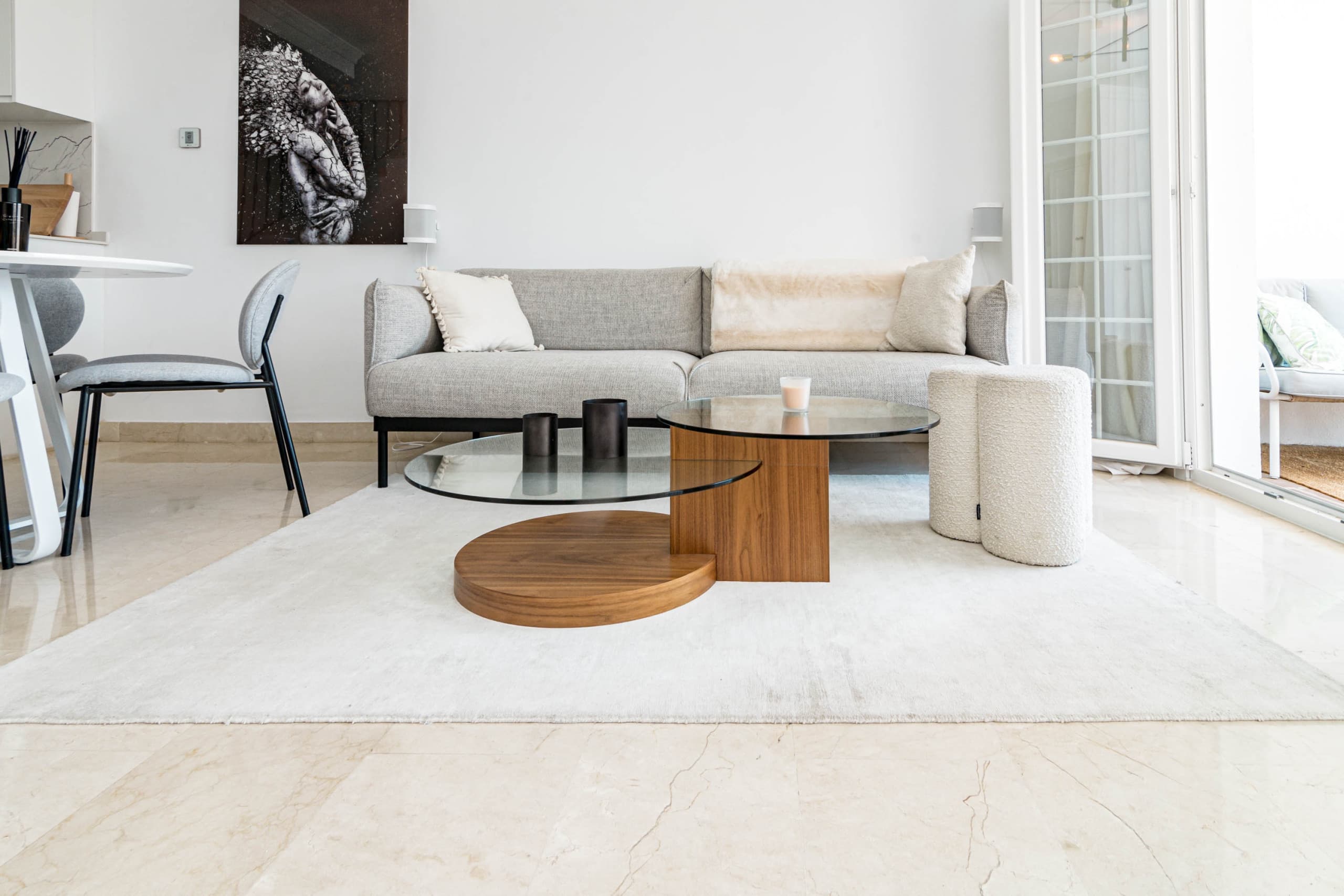 Modern and Stylish Apartment - Image 3