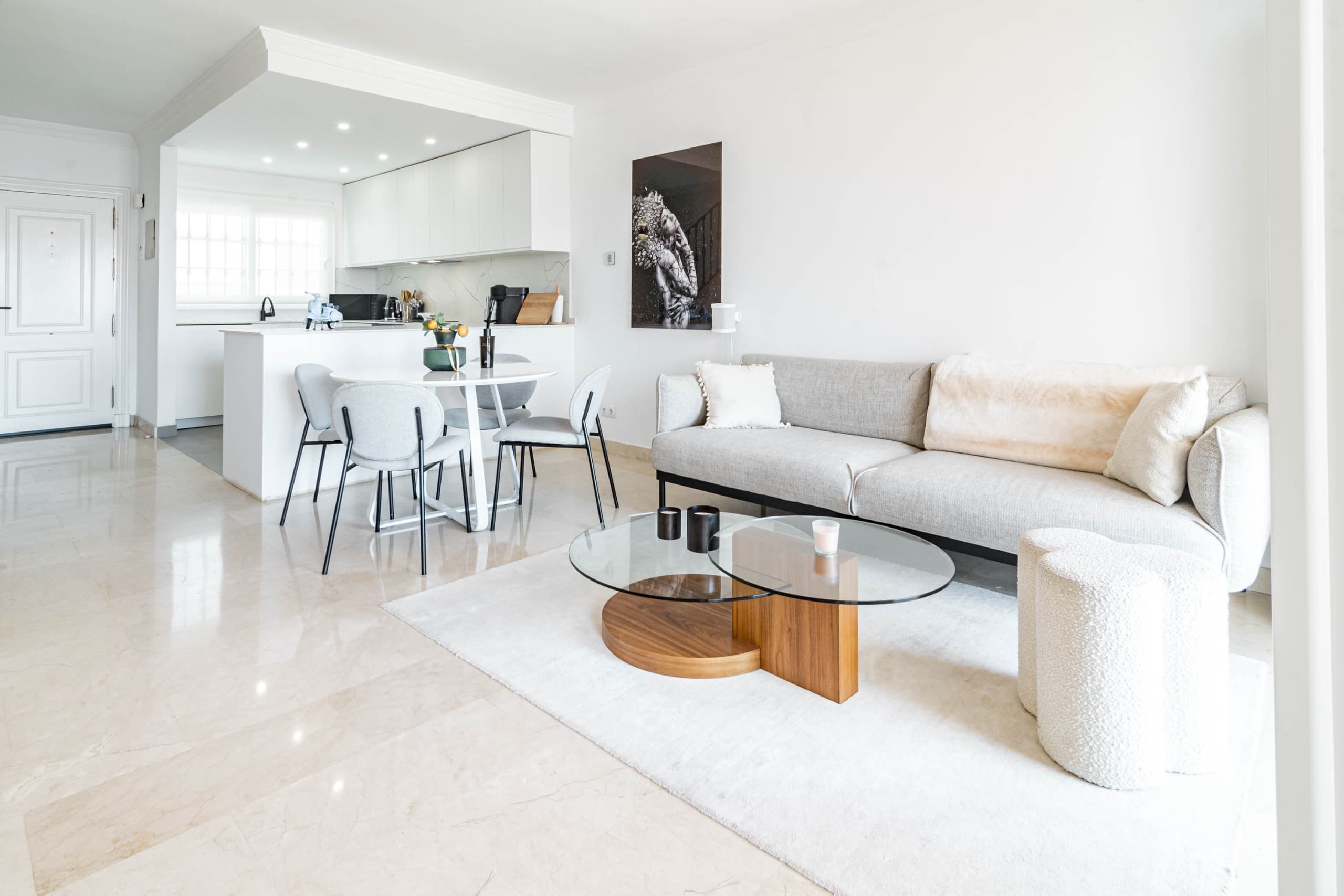 Modern and Stylish Apartment - Image 4